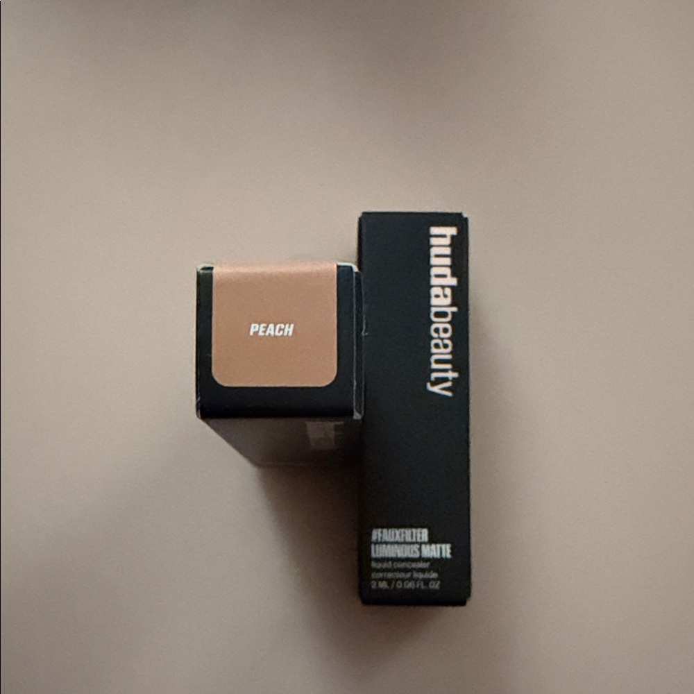 HUDA BEAUTY Peach Matte color corrector (mini)